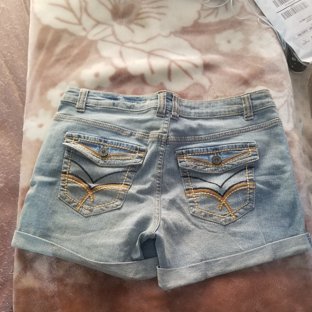 Shorts new never worn with no tags